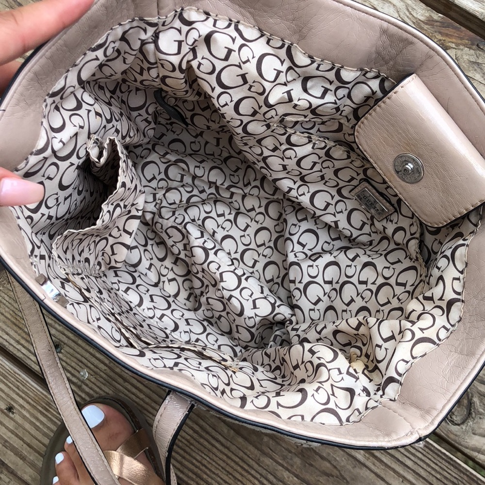 GUESS purse - Picture 4 of 6